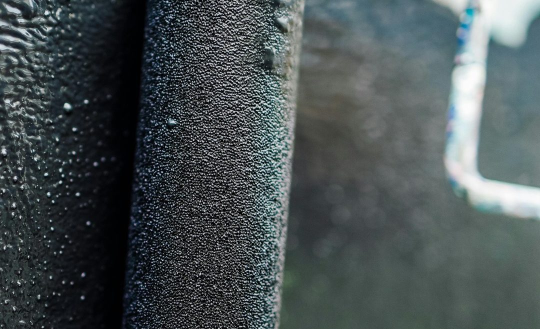 BLACK BITUMINOUS PAINT: VERSATILE WATERPROOFING TAR This waterproofing tar represents