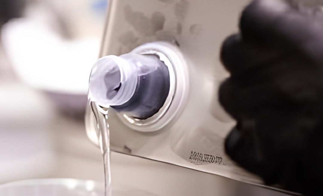 DILUENTE UNIVERSALE: SOLVENTE POLIVALENTE PER TUTTE LE STAGIONI Questo diluente