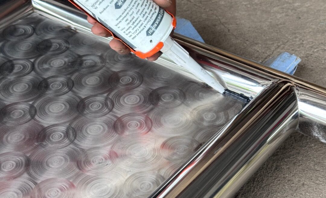 SIMP SEAL 55: HIGH PERFORMANCE UNIVERSAL SEALANT The single component sealing adhesive