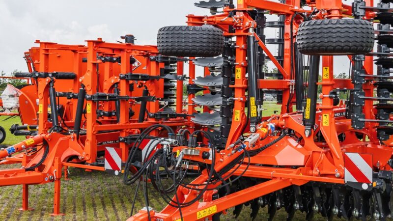 SUPERLUX LUCIDO: SMALTO SINTETICO A RAPIDA ESSICCAZIONE Lo smalto a