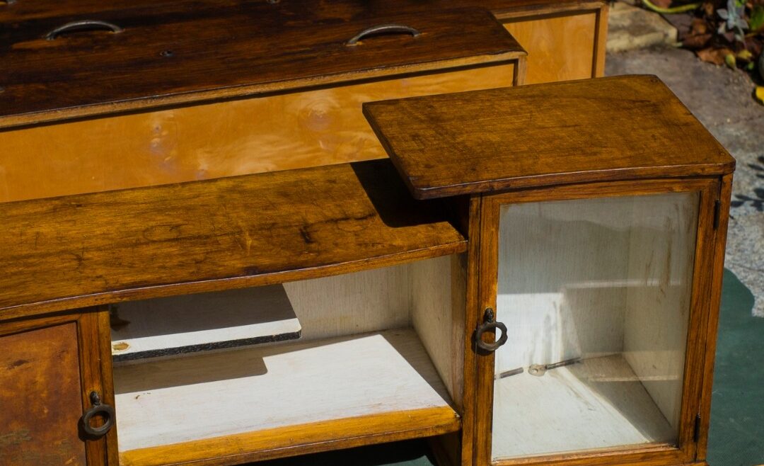 WATERWOOD FLATTING: TRANSPARENT WATER BASED FINISH FOR WOOD The transparent water based